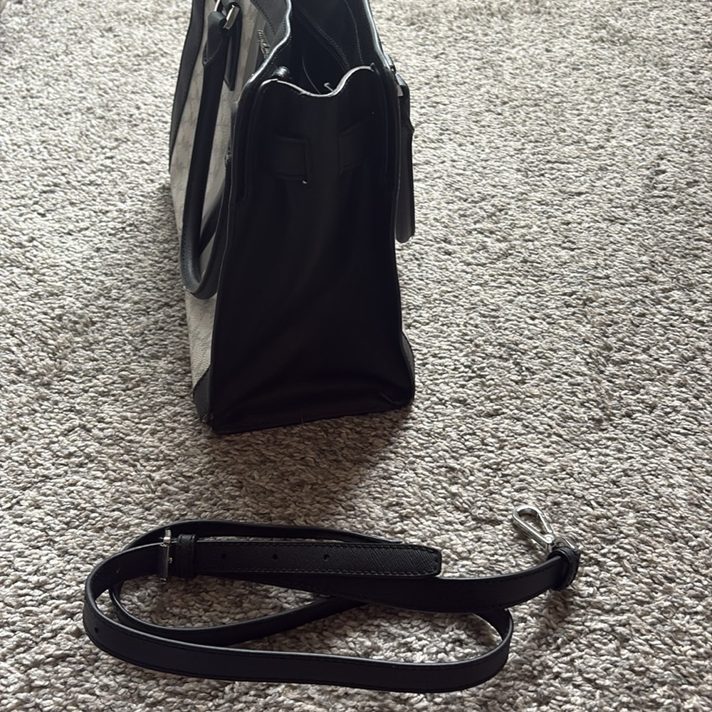 Michael Kors Black and White Purse - Picture 5 of 6
